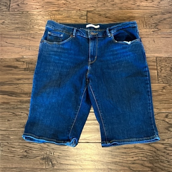 Levi’s Bermuda High Rise Shorts Size 31 Inseam 12” - Picture 1 of 16